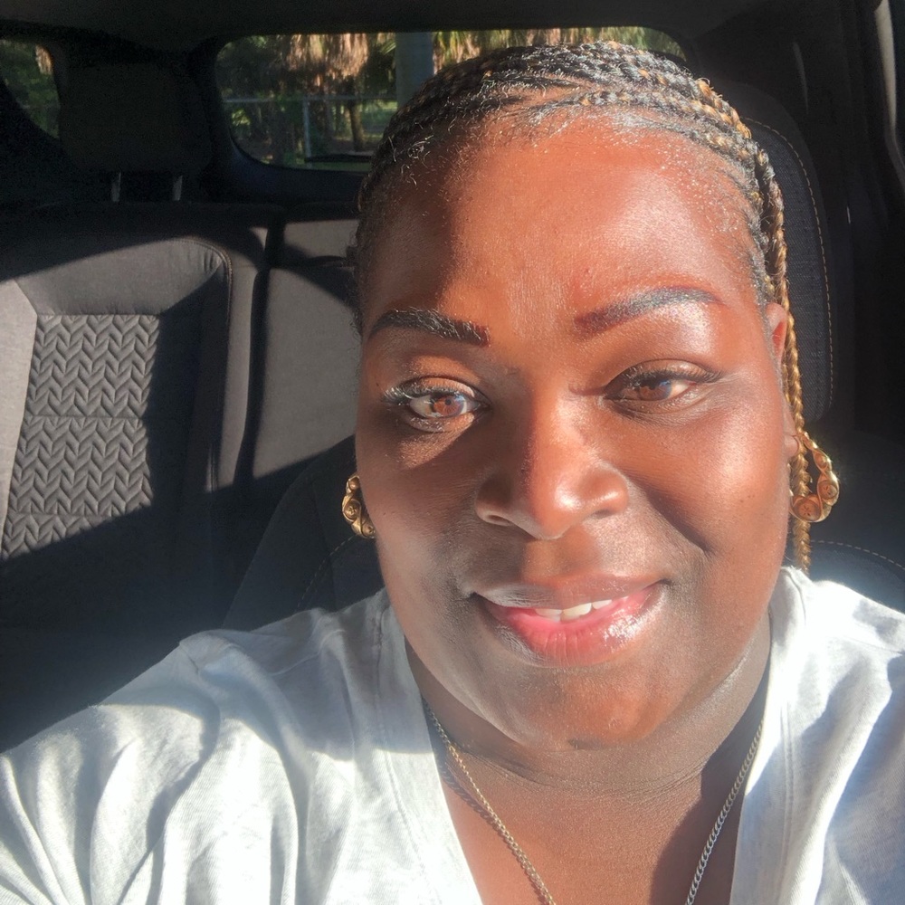 Meet your Posher, Shakia - Picture 2 of 4